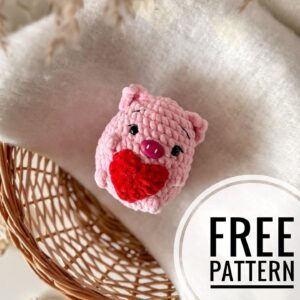 Want to Learn How to Crochet an Adorable Piggy with a Heart? 🧶🐖 (FREE Beginner-Friendly Tutorial)